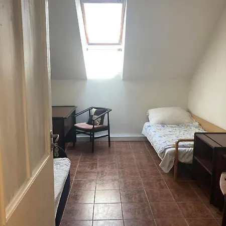 Göncölház Hostel *