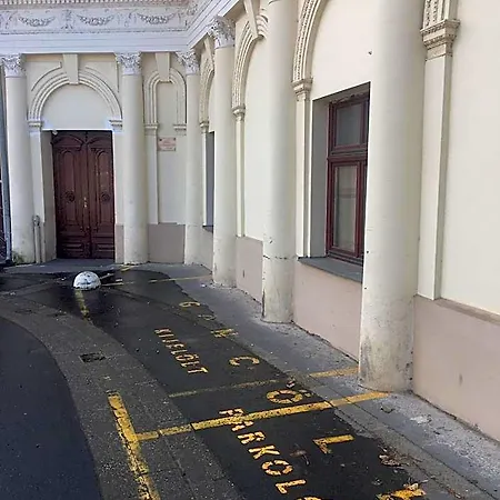 Hostel Goencoelhaz Vác