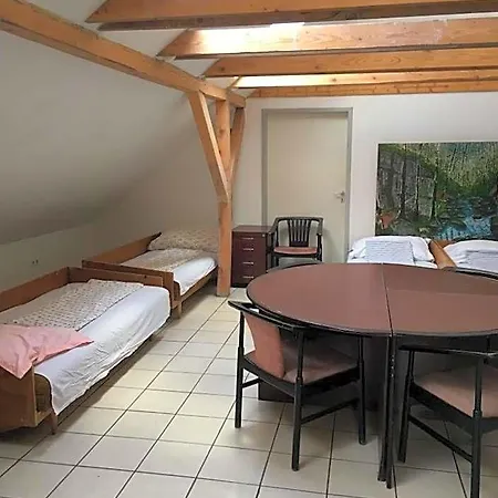 Goencoelhaz Hostel Vác