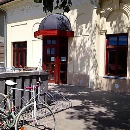 Goencoelhaz Hostel Vác