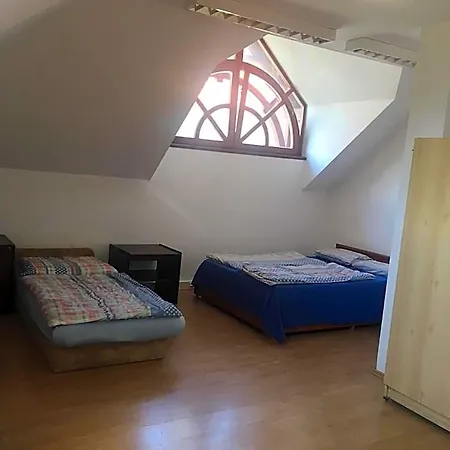 Hostel Goencoelhaz Vác