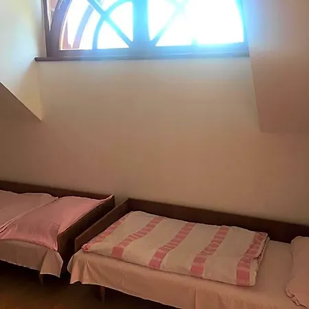 Hostel Goencoelhaz Vác