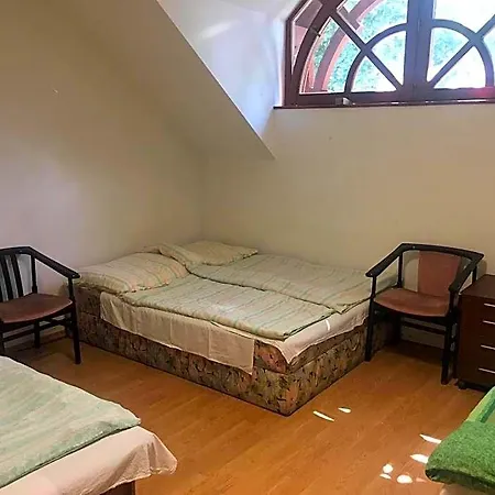 Hostel Goencoelhaz Vác