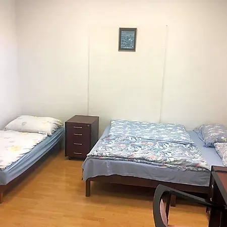 Hostel Goencoelhaz Vác