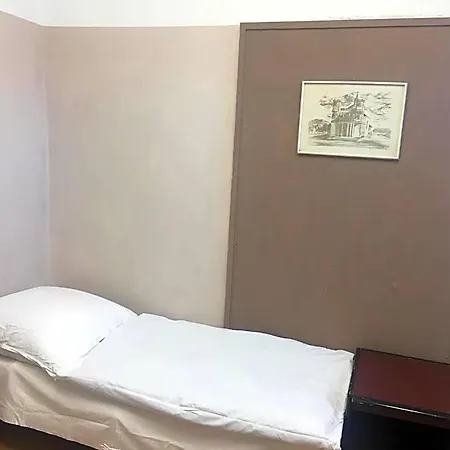 Goencoelhaz Hostel Vác